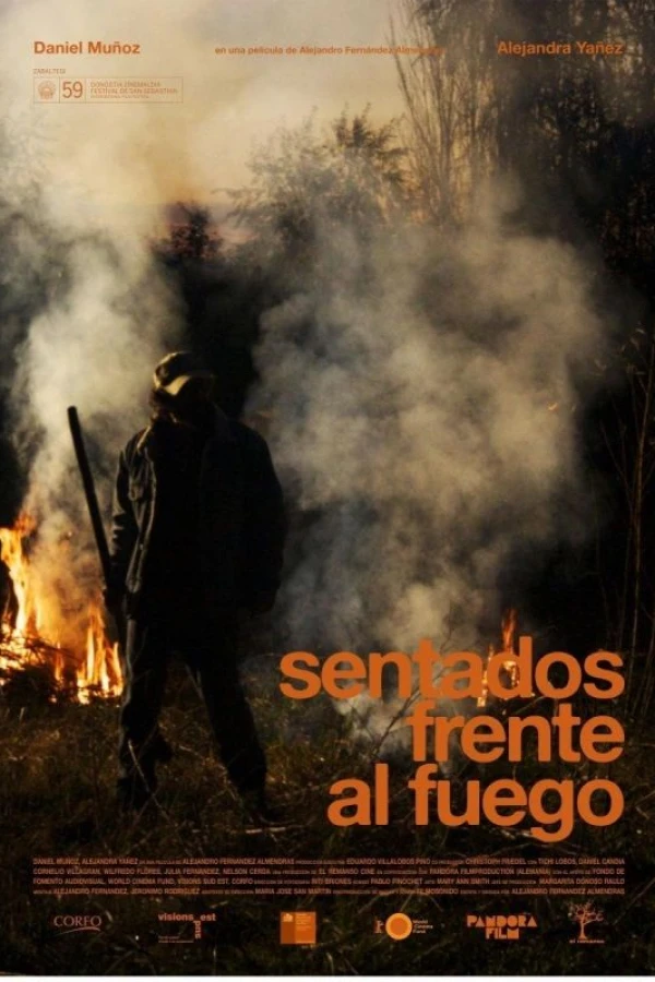 Sentados frente al fuego Poster