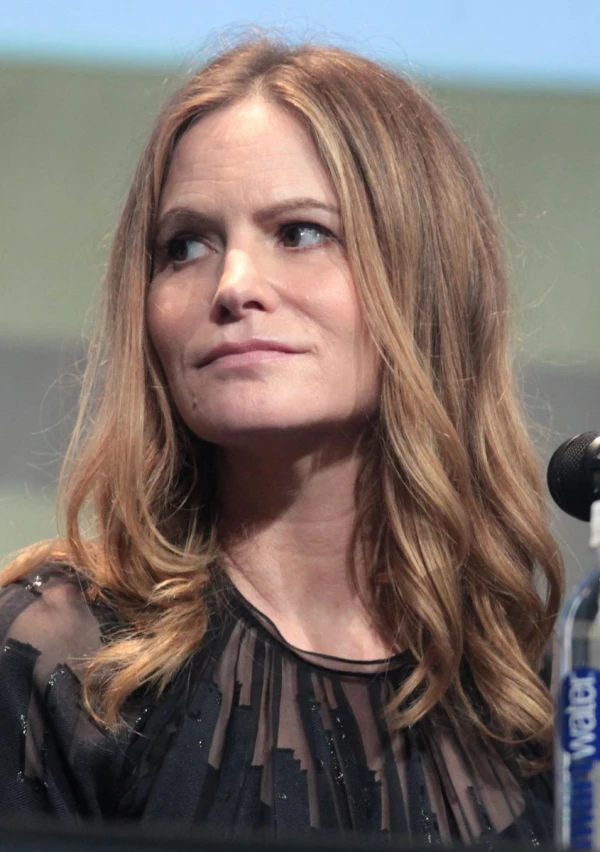 <strong>Jennifer Jason Leigh</strong>. Image by Gage Skidmore.